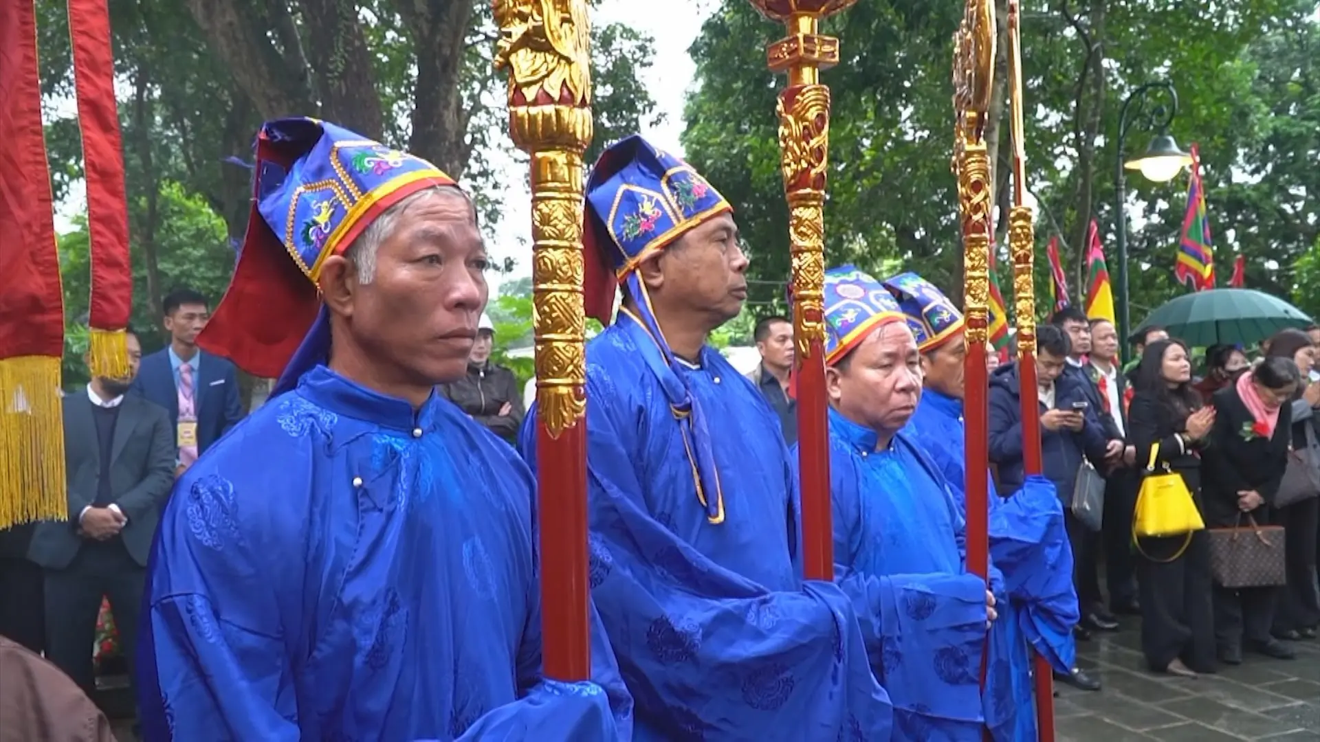 Dâng hương tưởng niệm ngày hóa Đức Thánh Tản Viên Sơn